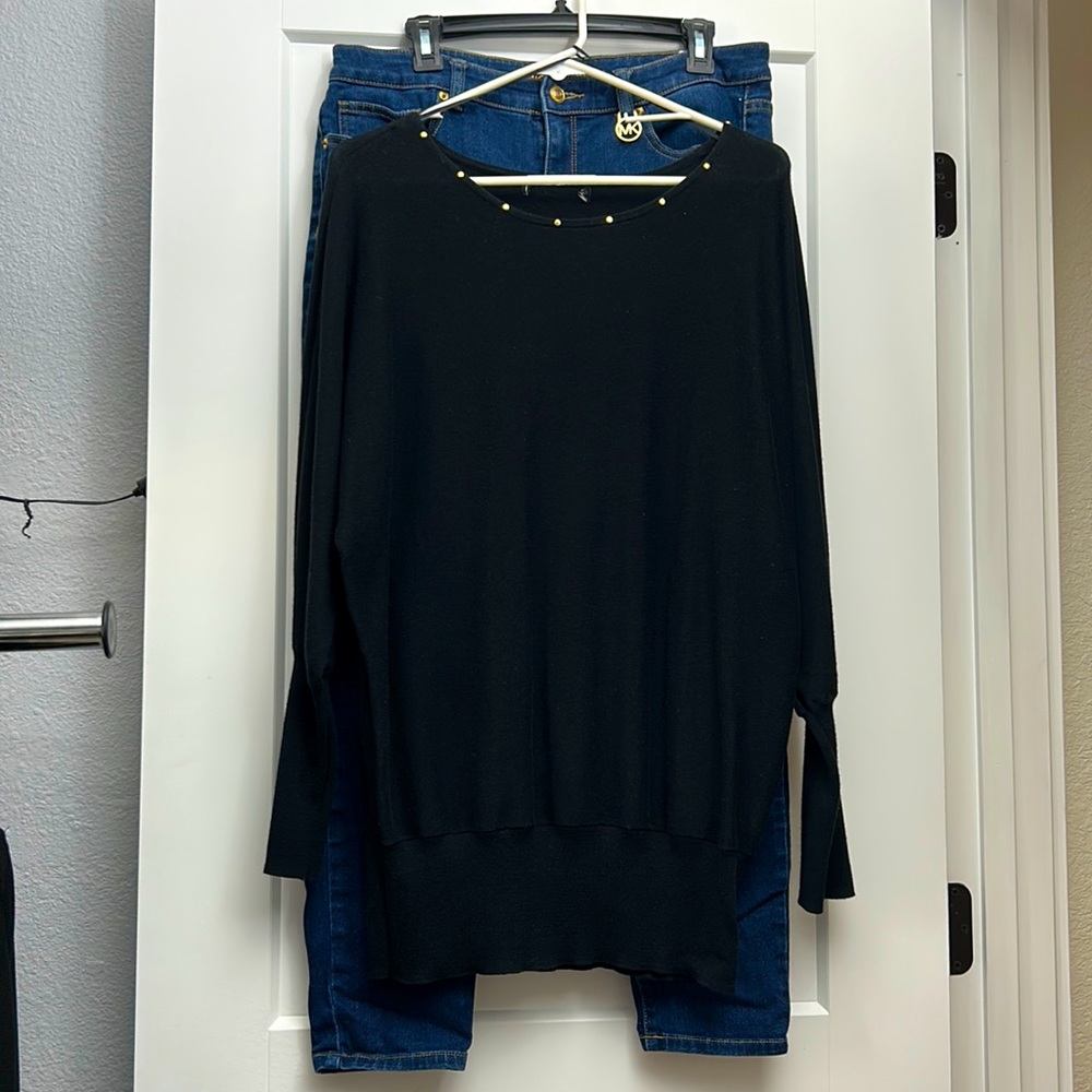 Michael Kors Jeans & Black sweater Outfit